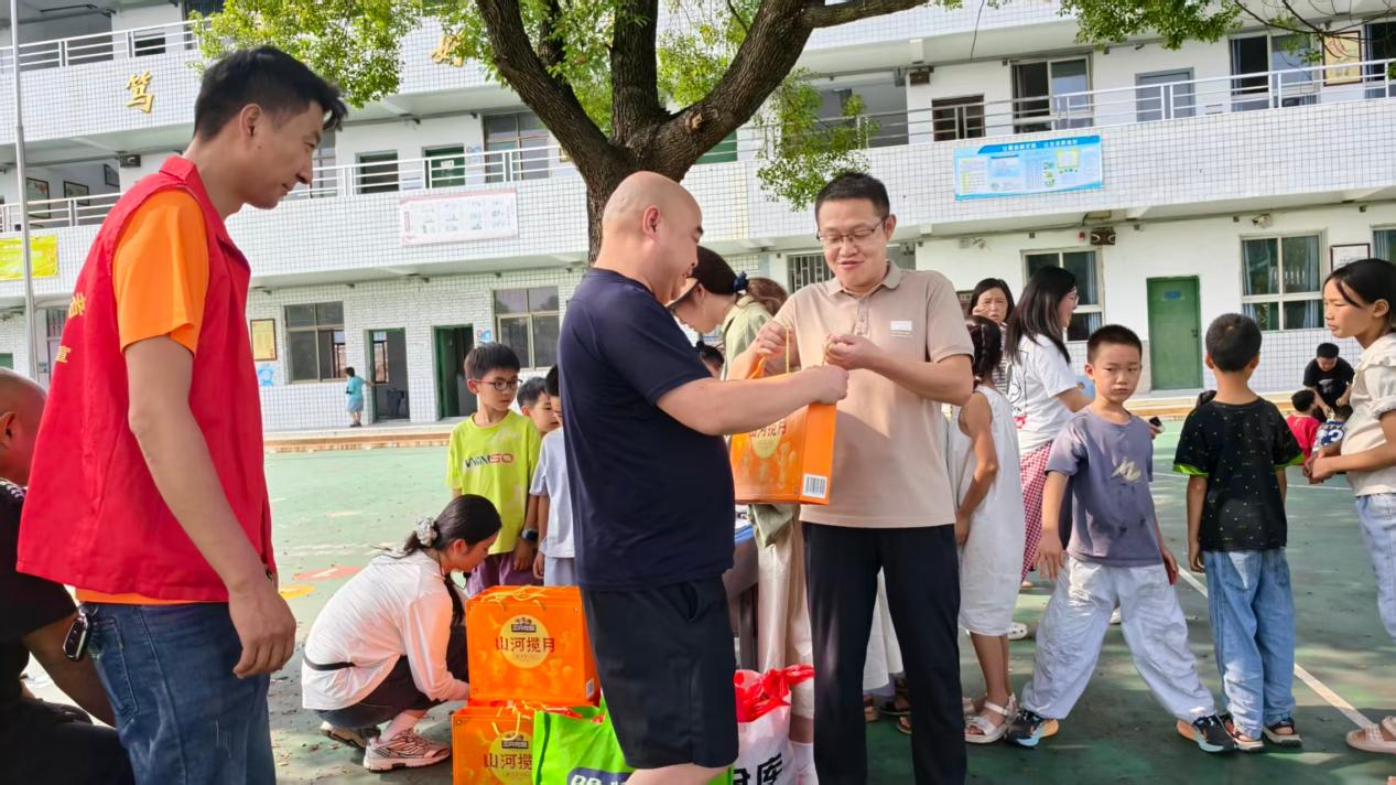 公益村联合公益小学开展“庆中秋·迎国庆”新时代文明实践活动