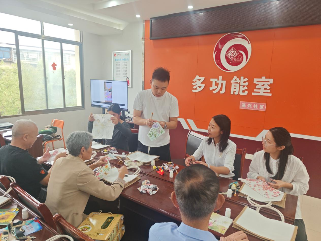 新时代文明实践丨黄茶岭街道高兴社区：巧手创意绘美好 暖心邻里聚温情